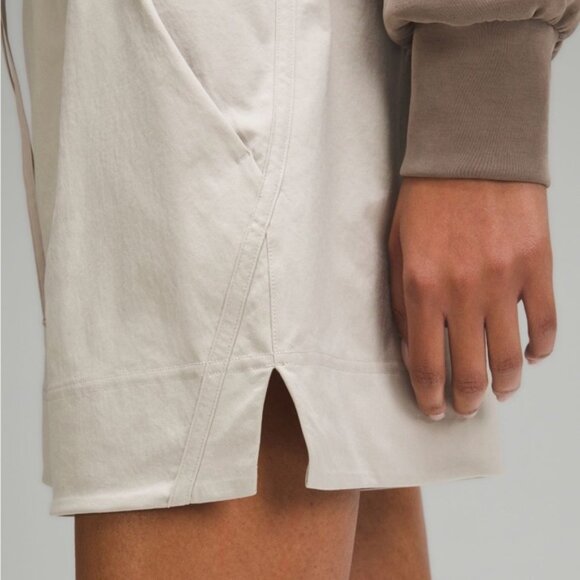 Cinchable Waist High-Rise Woven Short 3.5 In Mojave Tan - Picture 4 of 10